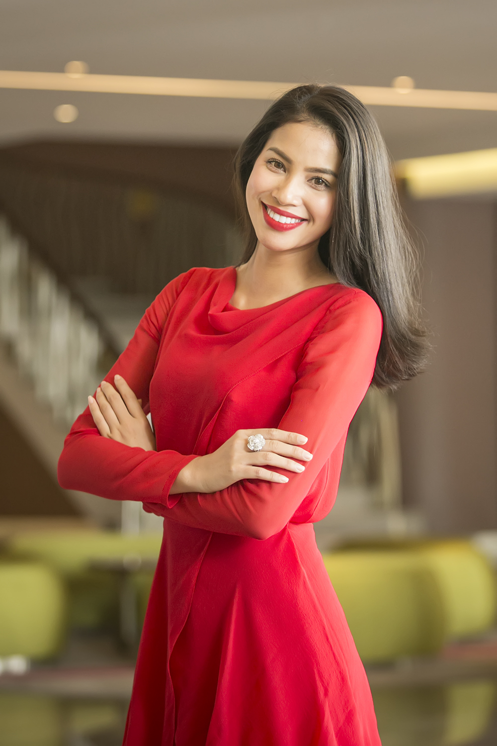 Bỏ qua những ồn ào The Face, Phạm Hương vẫn là một hoa hậu thân thiện và đẹp rạng ngời