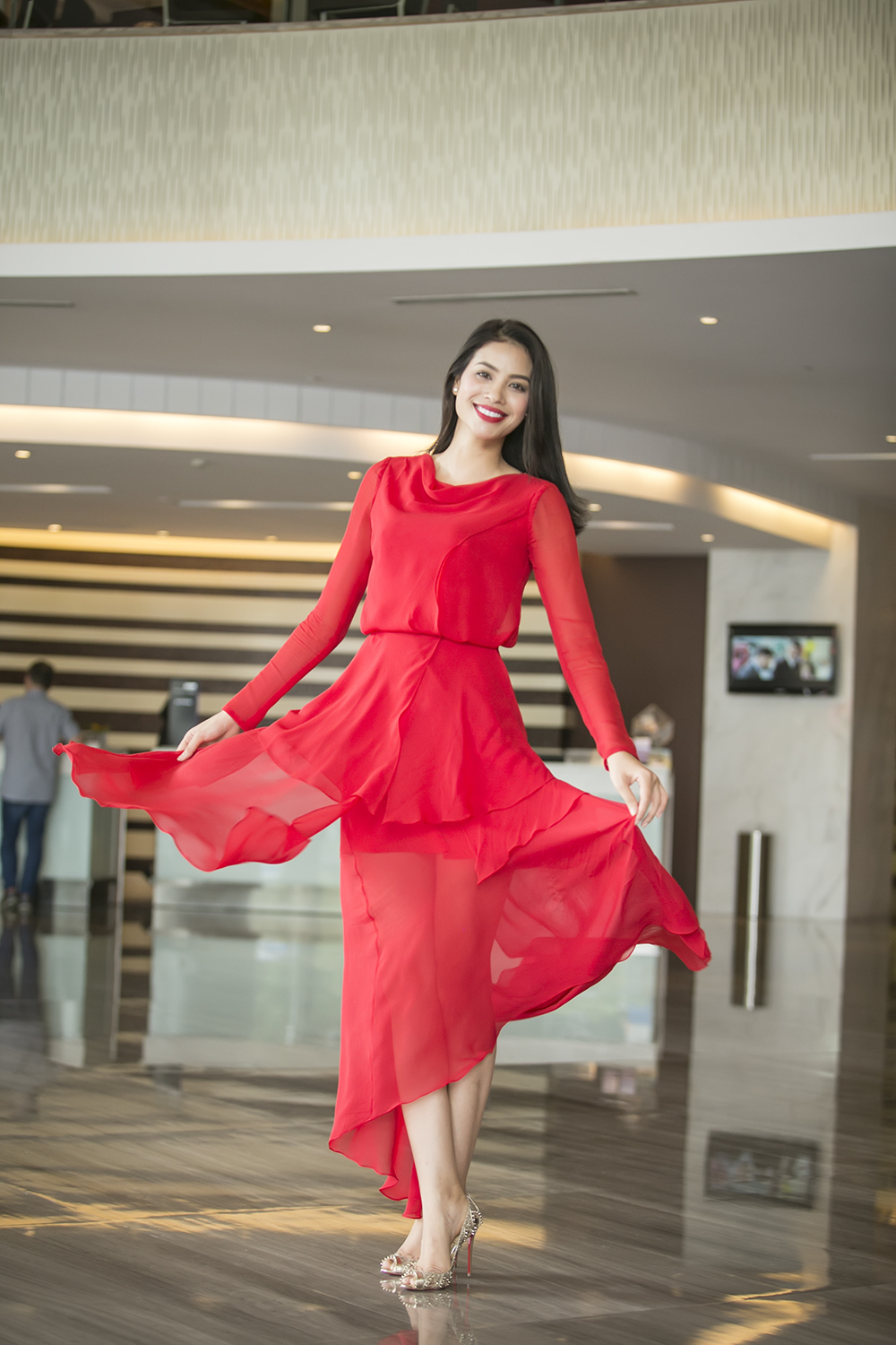 Vẻ đẹp của Phạm Hương được nhiều người đánh giá là rất Tây 