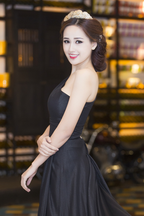 Thành tích này cũng giúp cho Mai Phương Thuý ghi tên mình vào top 50 gương mặt đẹp nhất do Globalbeauties.com bình chọn.