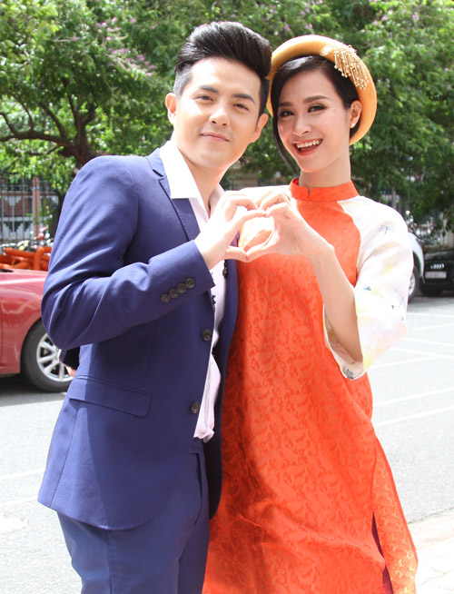 Theo sau Noo là cặp đôi huấn luyện viên cũng đáng yêu và dễ thương không kém - Ông Cao Thắng & Đông Nhi