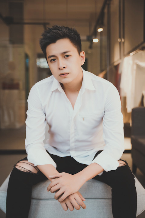 Còn chàng bắp Ngô Kiến Huy cũng là gương mặt quen thuộc với nhiều show truyền hình thực tết trong vai tò MC 
