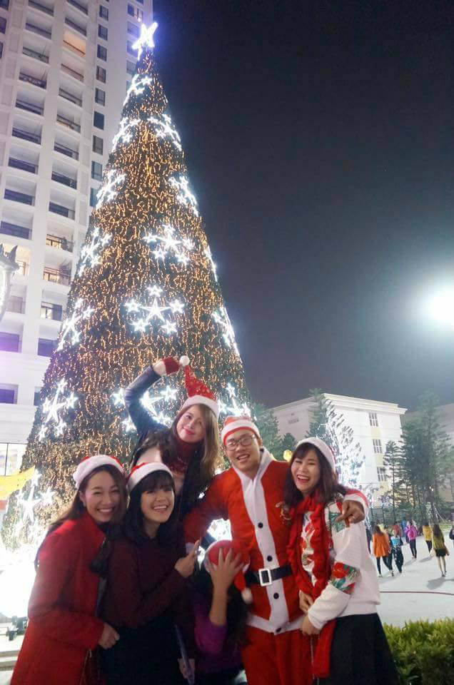 nguoi-ha-noi-hao-huc-don-giang-sinh-trong-tiet-troi-se-lanh