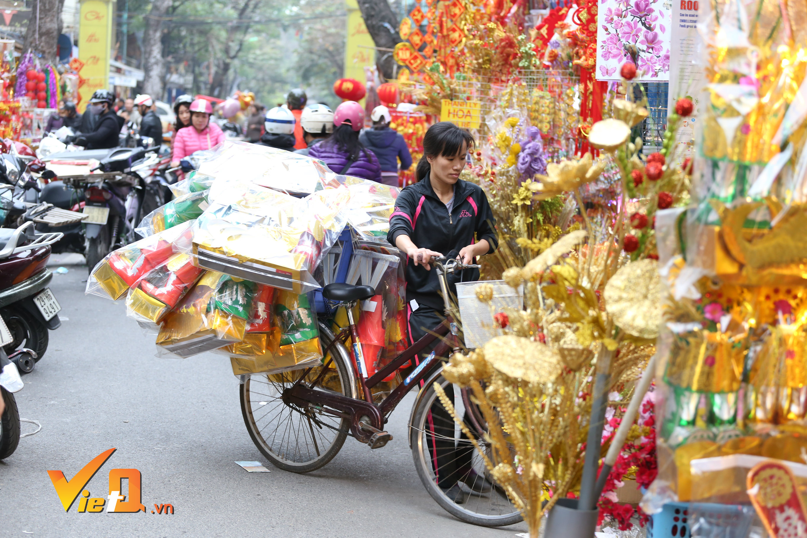 thi-truong-vang-ma-nhon-nhip-ngay-can-tet-ong-cong-ong-tao