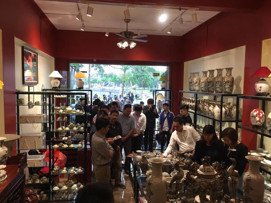 Tem truy vấn nguồn gốc sản phẩm gốm sứ gi&uacute;p bảo vệ quyền lợi người 13Win18 đa dạng khuyến mãi