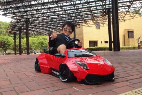 Ngắm si&ecirc;u xe Lamborghini Murcielago d&agrave;nh cho &lsquo;đại gia nh&iacute;&rsquo; gi&aacute; 64 triệu đồng