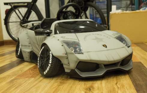 Ngắm si&ecirc;u xe Lamborghini Murcielago d&agrave;nh cho &lsquo;đại gia nh&iacute;&rsquo; gi&aacute; 64 triệu đồng