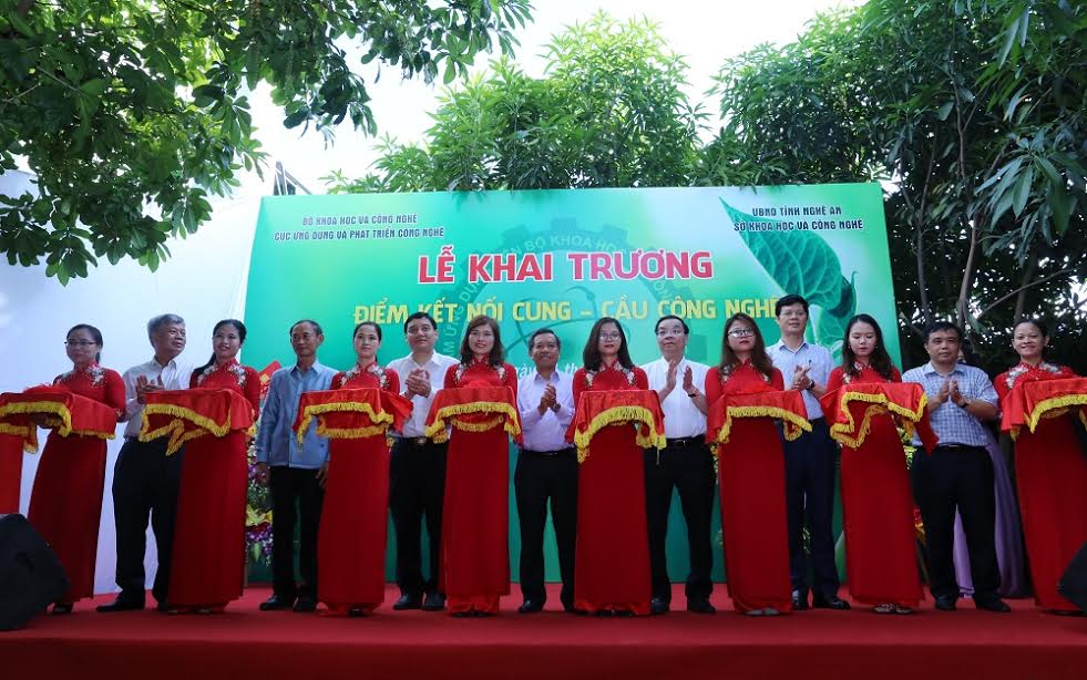 Bộ trưởng Bộ KH&CN Khai trương Điểm kết nối cung cầu c&ocirc;ng nghệ v&ugrave;ng Bắc Trung bộ