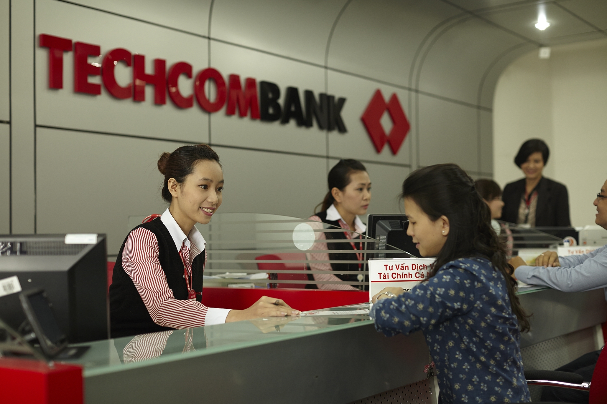 L&yacute; do HSBC muốn r&uacute;t sạch vốn d&ugrave; Techcombank đang l&atilde;i lớn
