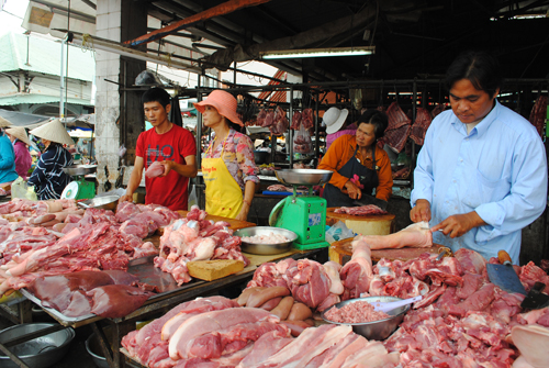 Vừa tăng hơn 20.000 đồng/kg gi&aacute; thị lợn lại quay đầu giảm hơn 10.000 đồng/kg