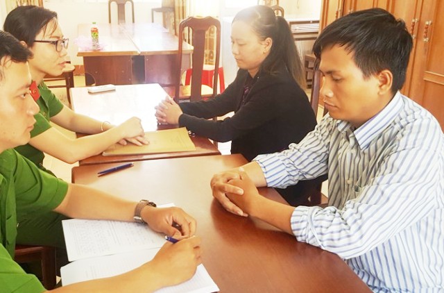 2 đối tượng Thuận v&agrave; Loan tại cơ quan c&ocirc;ng an.
