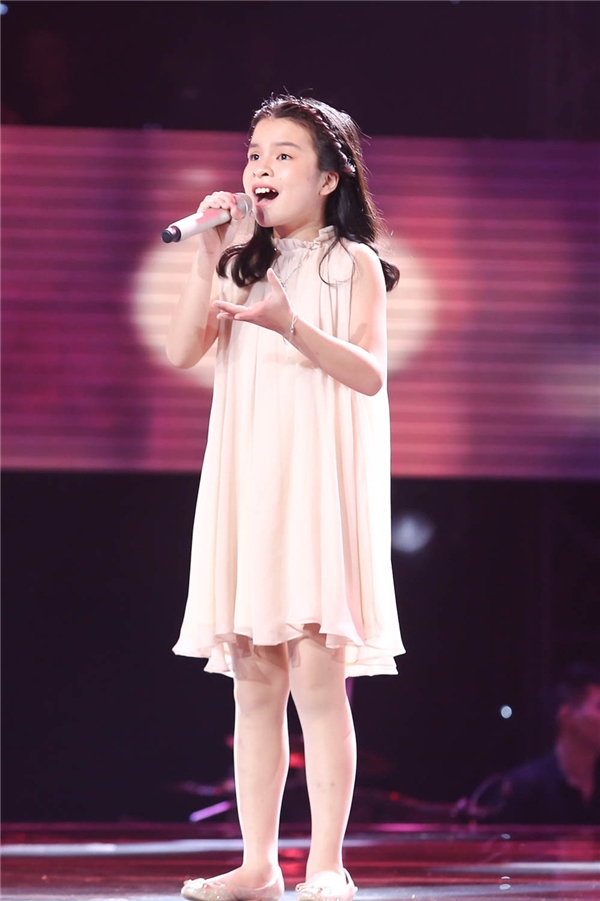 The Voice Kids: C&ocirc; b&eacute; 14 tuổi mở m&agrave;n tập 2 khiến cả trường quay lắng đọng khi h&aacute;t tặng em m&igrave;nh