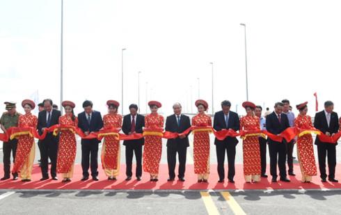 Ch&iacute;nh thức th&ocirc;ng xe cầu vượt biển d&agrave;i nhất Đ&ocirc;ng Nam &Aacute;