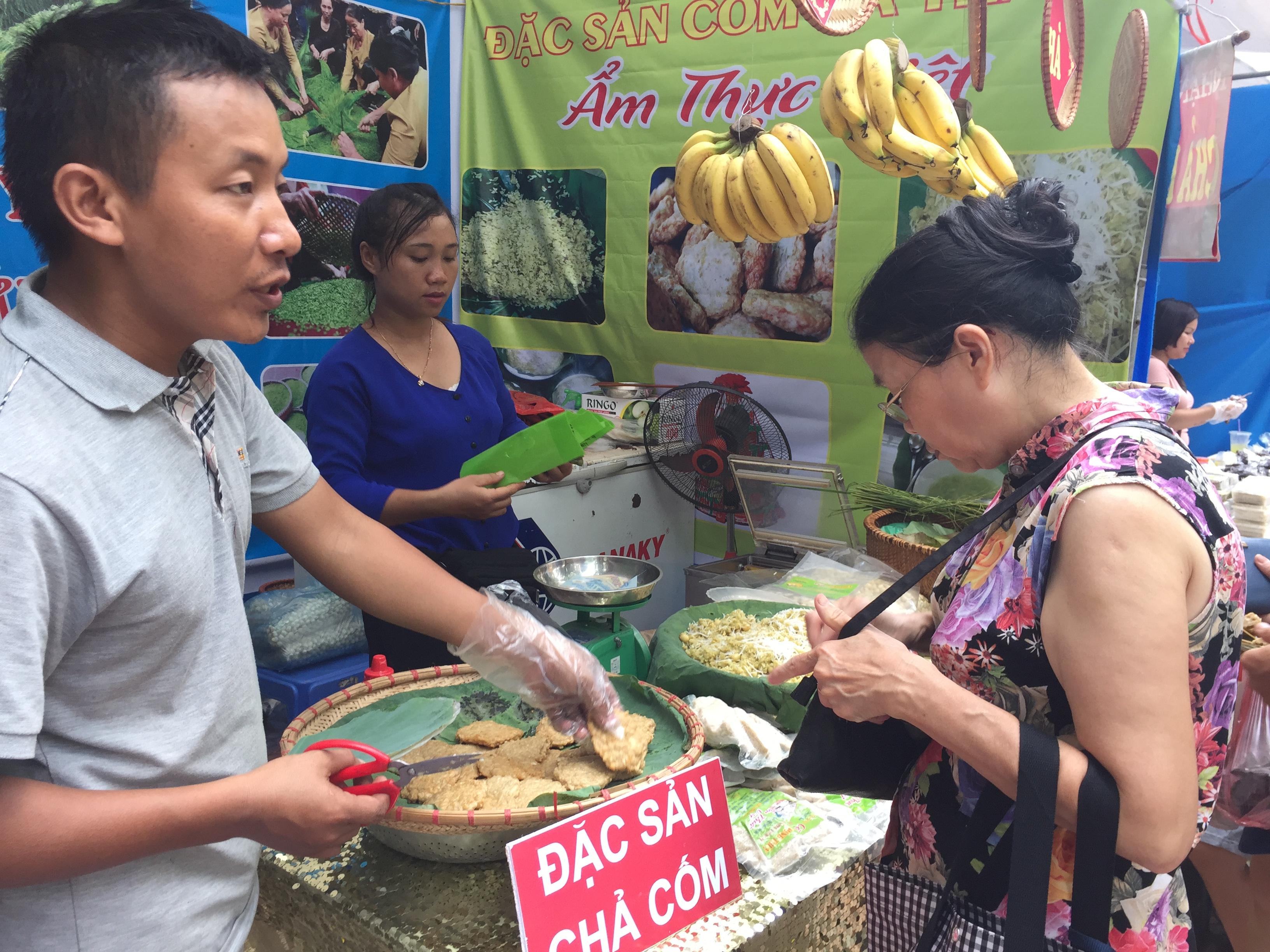 Trung thu cho b&eacute;, chợ qu&ecirc; cho mẹ