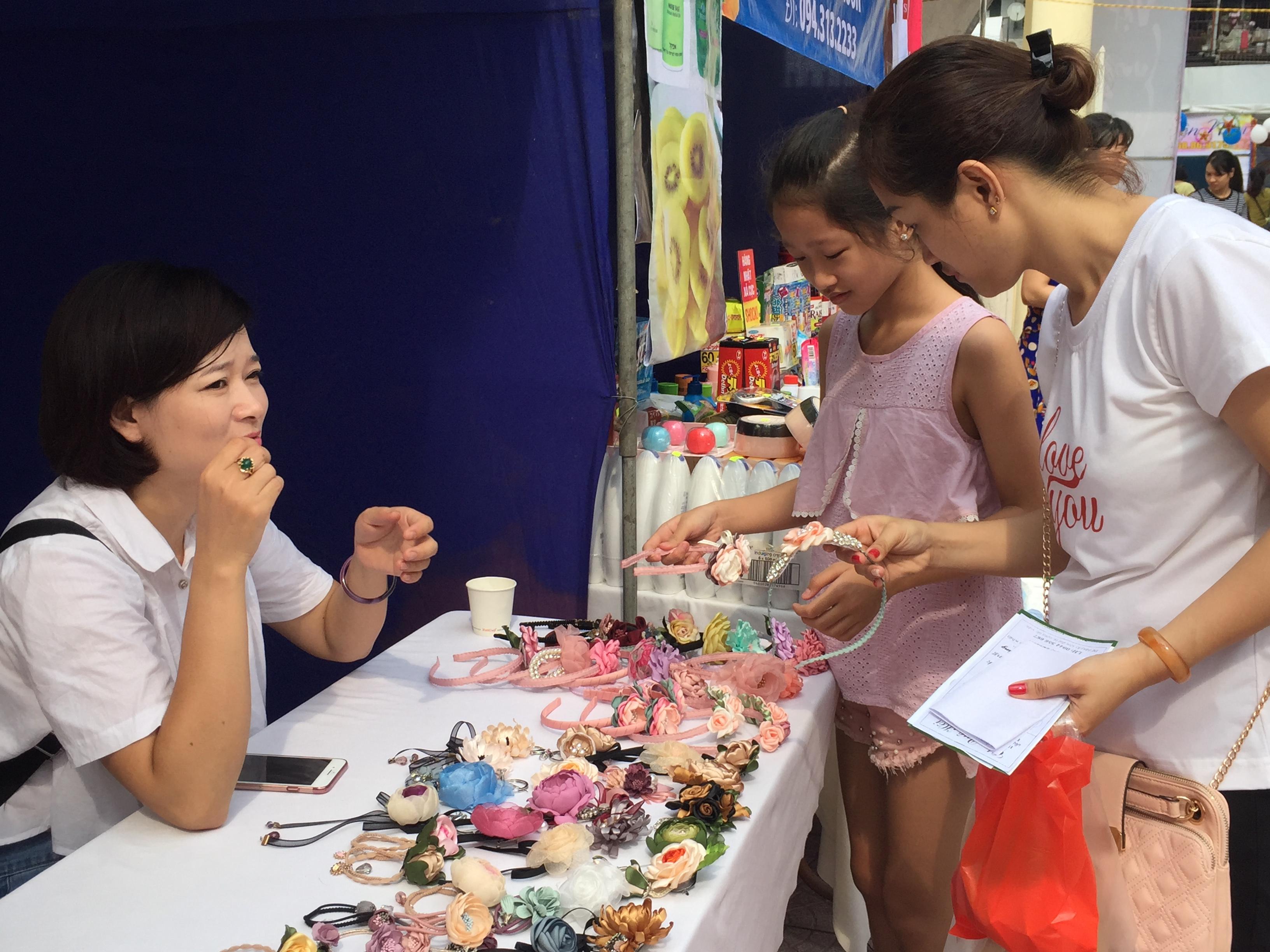 Trung thu cho b&eacute;, chợ qu&ecirc; cho mẹ
