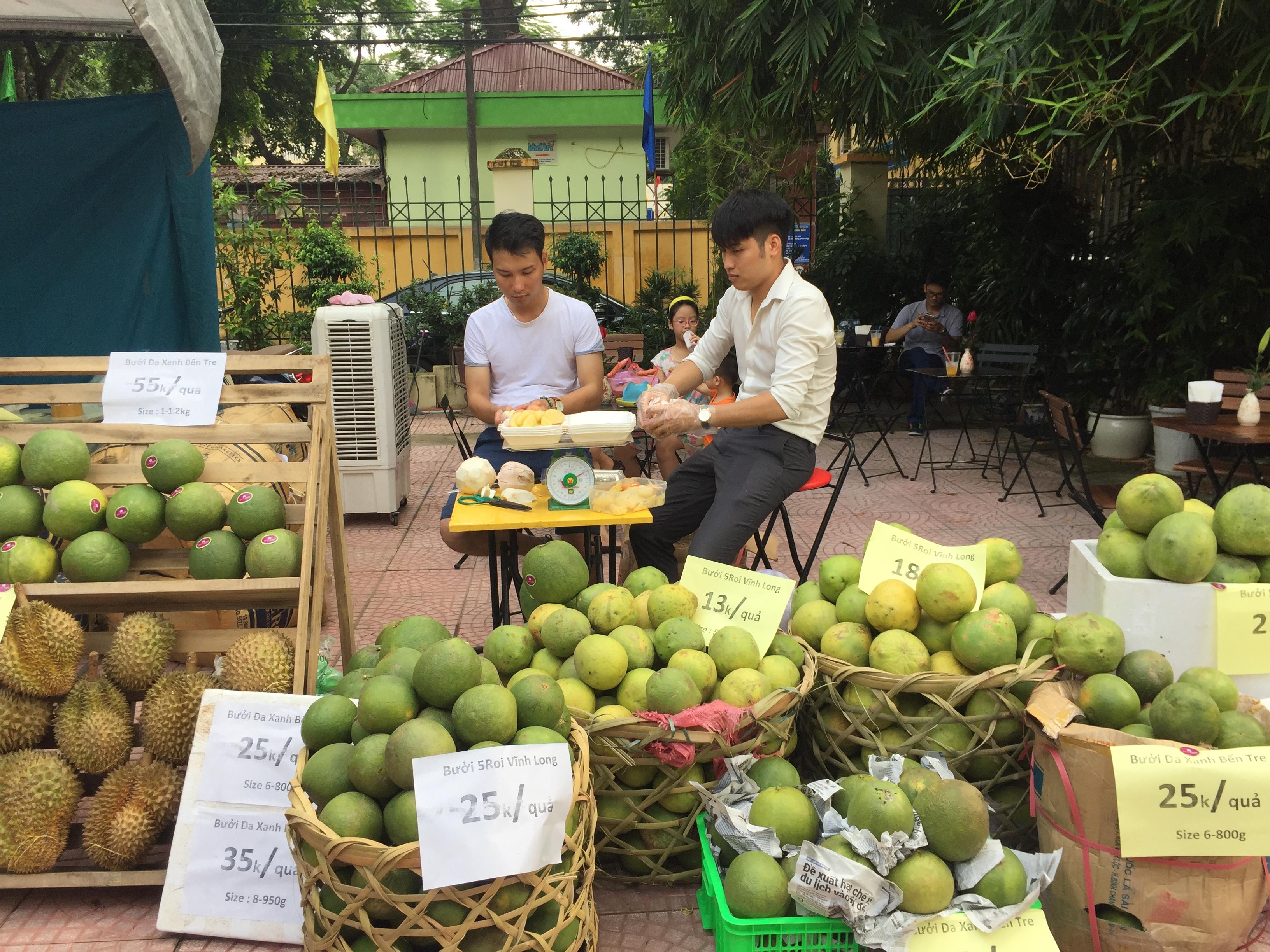 Trung thu cho b&eacute;, chợ qu&ecirc; cho mẹ