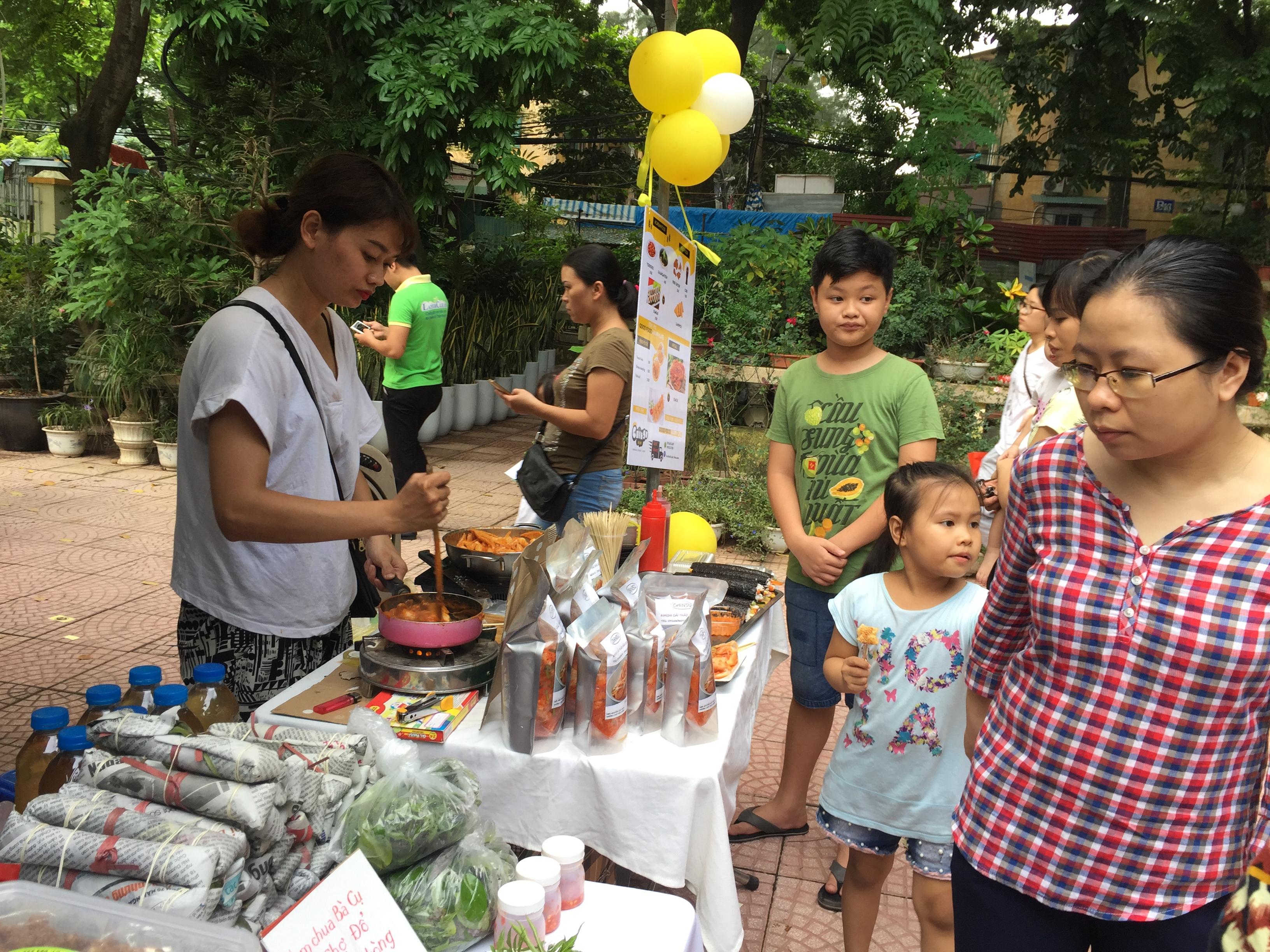 Trung thu cho b&eacute;, chợ qu&ecirc; cho mẹ