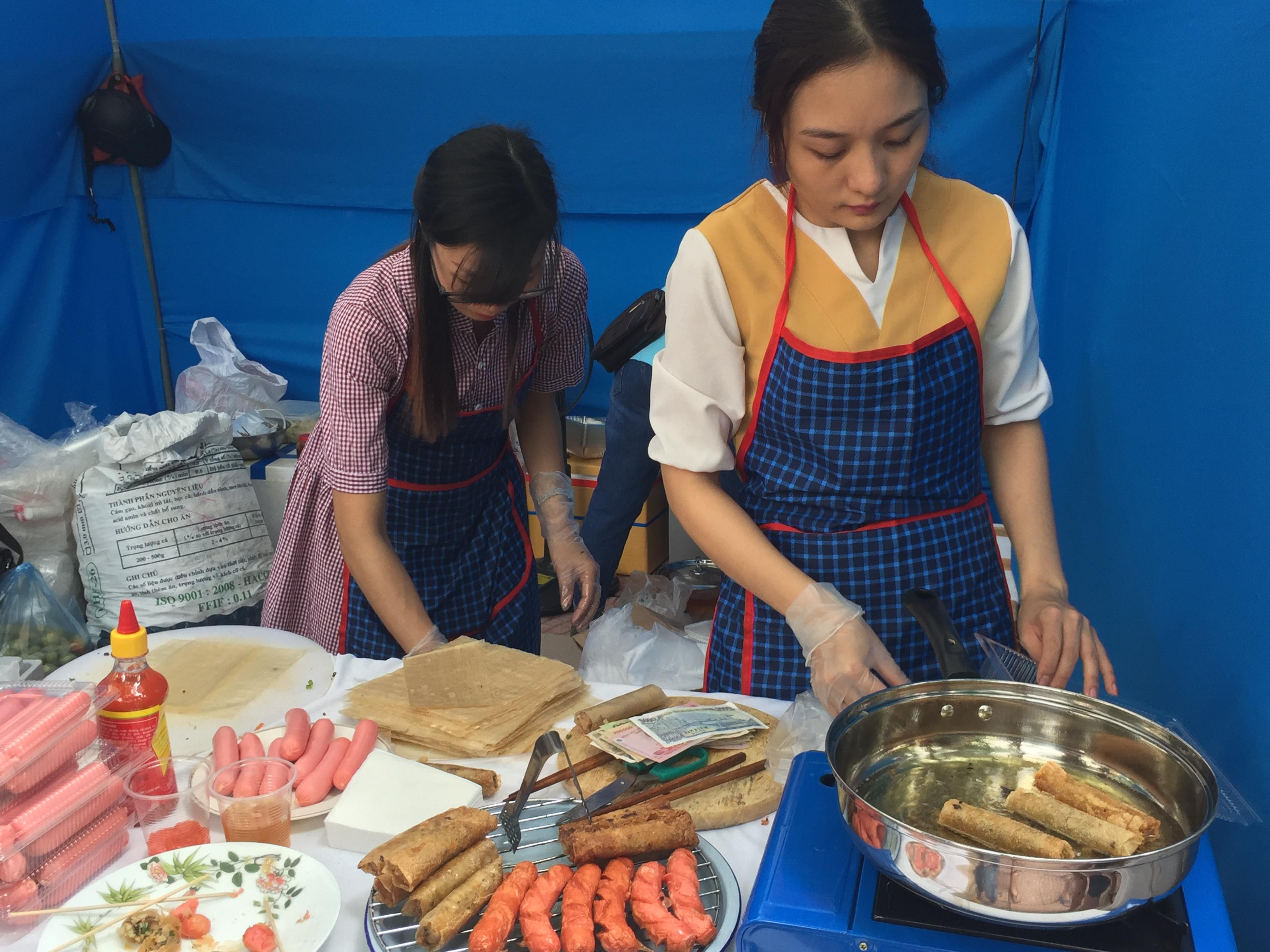 Trung thu cho b&eacute;, chợ qu&ecirc; cho mẹ