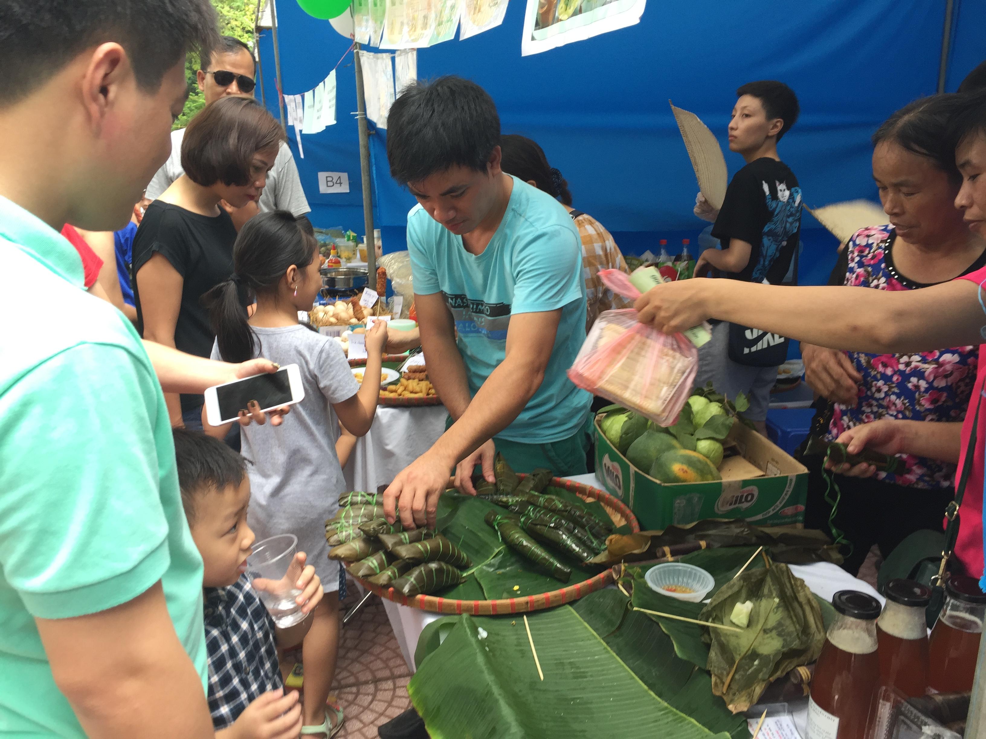 Trung thu cho b&eacute;, chợ qu&ecirc; cho mẹ