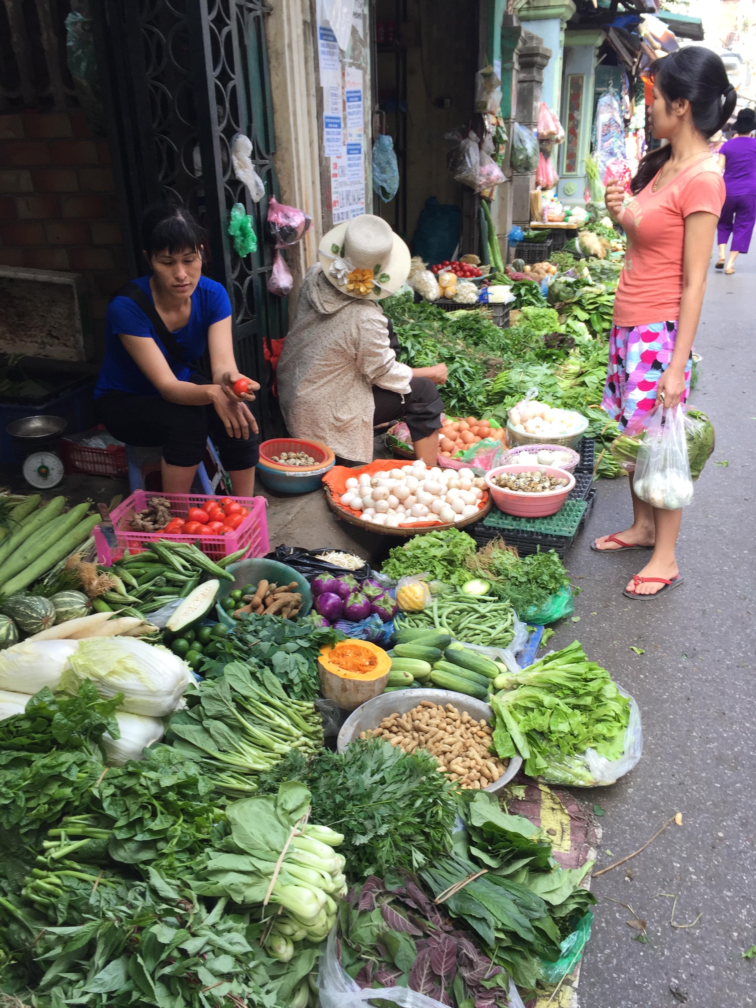 Gi&aacute; cả thị trường ng&agrave;y h&ocirc;m nay (3/10): Gi&aacute; lợn hơi biến động kh&ocirc;ng đồng đều