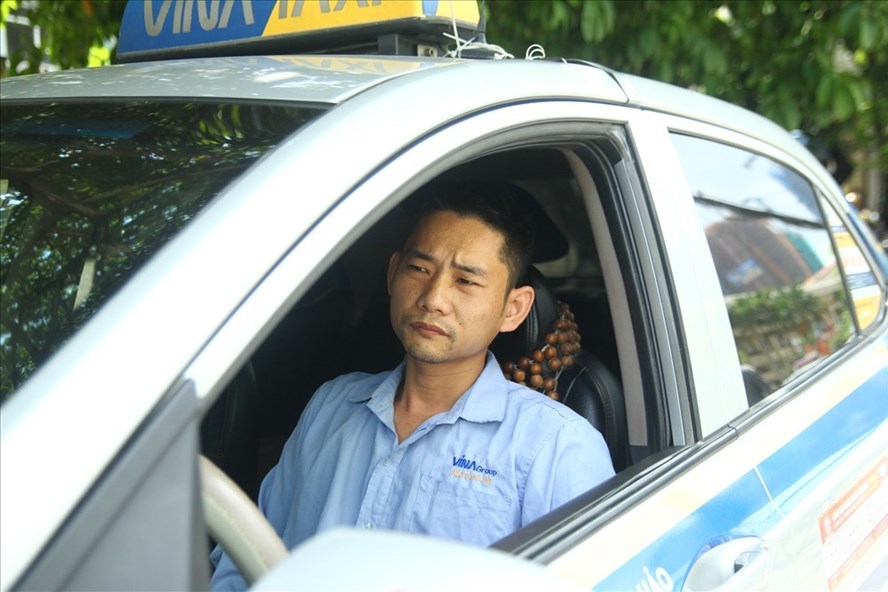 Taxi truyền thống &lsquo;căng m&igrave;nh&rsquo; cải tiến để trụ lại trước Grab, Uber