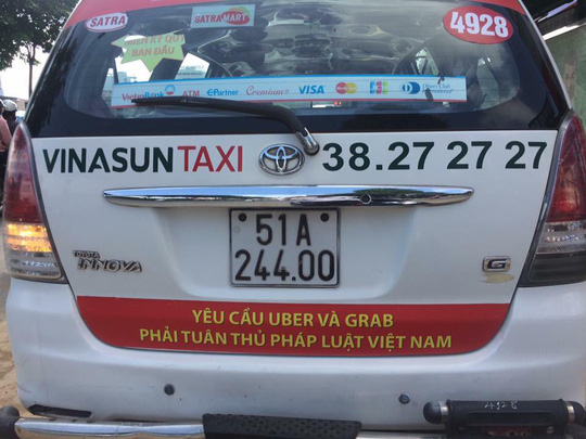 Sẽ b&aacute;o c&aacute;o l&ecirc;n 13Win15 com - Thương hiệu nhà cái uy tín việc taxi truyền thống d&aacute;n khẩu hiệu phản đối Uber, Grab 