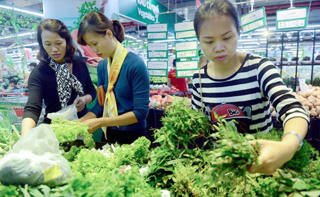 Gi&aacute; cả thị trường ng&agrave;y h&ocirc;m nay (12/10): Gi&aacute; rau xanh tăng gấp 3 lần ở H&agrave; Nội do mưa lớn