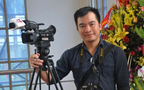 Thủ tướng truy tặng bằng khen cho ph&oacute;ng vi&ecirc;n Đinh Hữu Dư