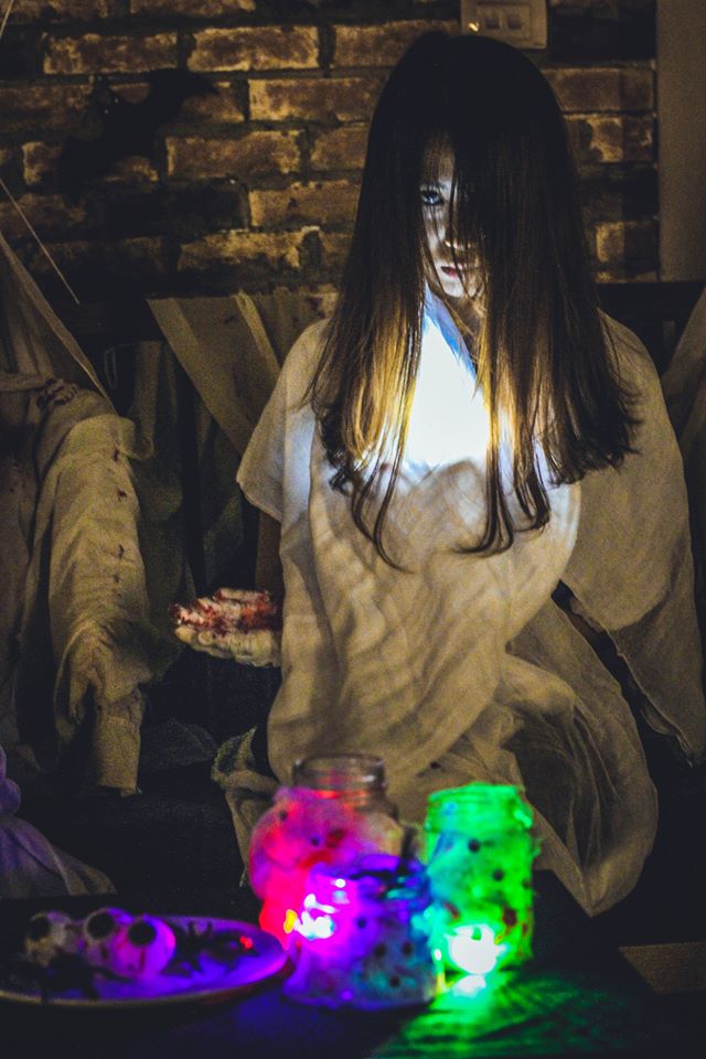 Kiếm bội tiền nhờ trang điểm v&agrave; cho thu&ecirc; trang phục kinh dị m&ugrave;a Halloween