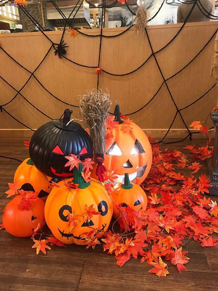Kiếm bội tiền nhờ trang điểm v&agrave; cho thu&ecirc; trang phục kinh dị m&ugrave;a Halloween