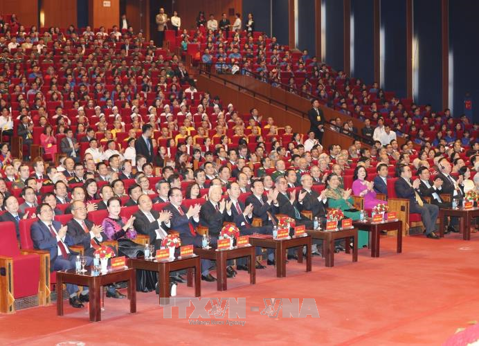 C&aacute;c đồng ch&iacute; l&atilde;nh đạo, nguy&ecirc;n l&atilde;nh đạo Đảng, Nh&agrave; nước dự Lễ kỷ niệm. Ảnh: Tr&iacute; Dũng/TTXVN