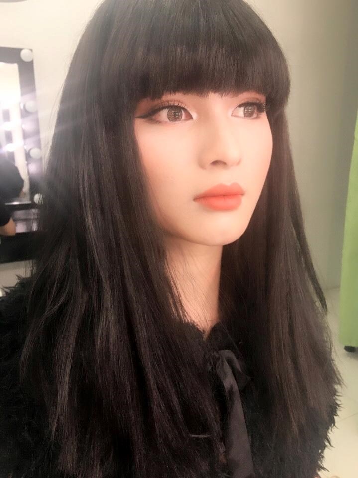 Gặp gỡ 9X điển trai từ bỏ nghề b&aacute;o khởi nghiệp với make-up