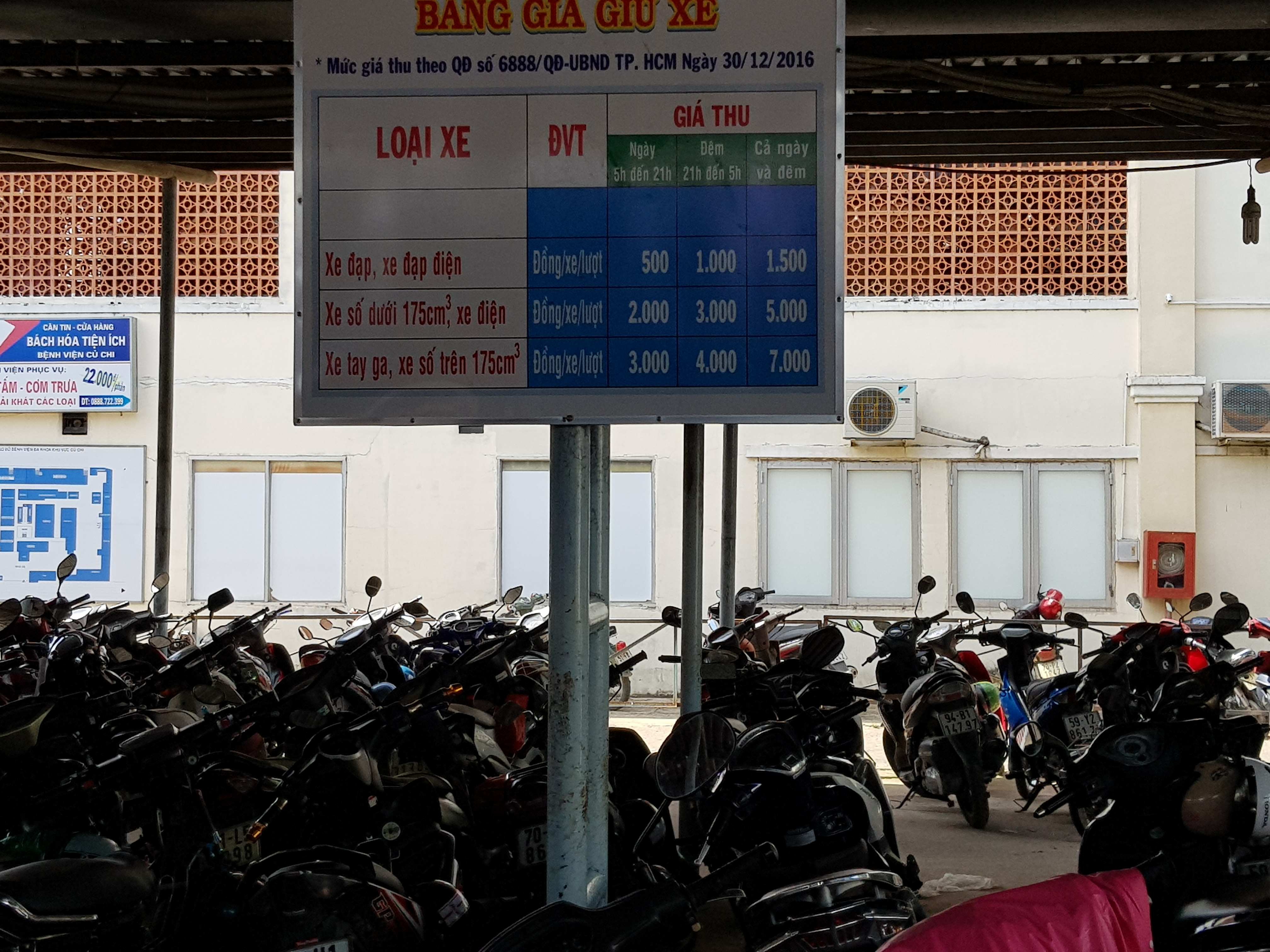B&atilde;i xe bệnh viện đa khoa huyện Củ Chi giữ xe qu&aacute; gi&aacute; quy định