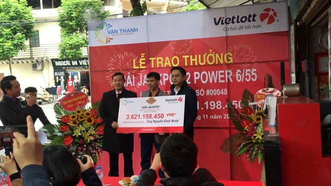 Xổ số Vietlott: Một người đ&agrave;n &ocirc;ng ở Hải Dương c&ocirc;ng khai danh t&iacute;nh, h&igrave;nh ảnh lĩnh thưởng Jackpot