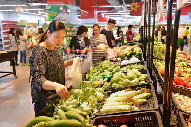 Gi&aacute; cả thị trường h&ocirc;m nay (8/12): Gi&aacute; lợn hơi tại miền Bắc c&oacute; tỉnh tăng th&ecirc;m 2.000 đồng/kg