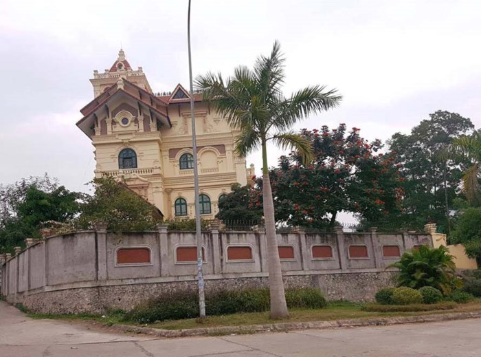 Biệt phủ của &ocirc;ng Trần Văn Kh&acirc;m.