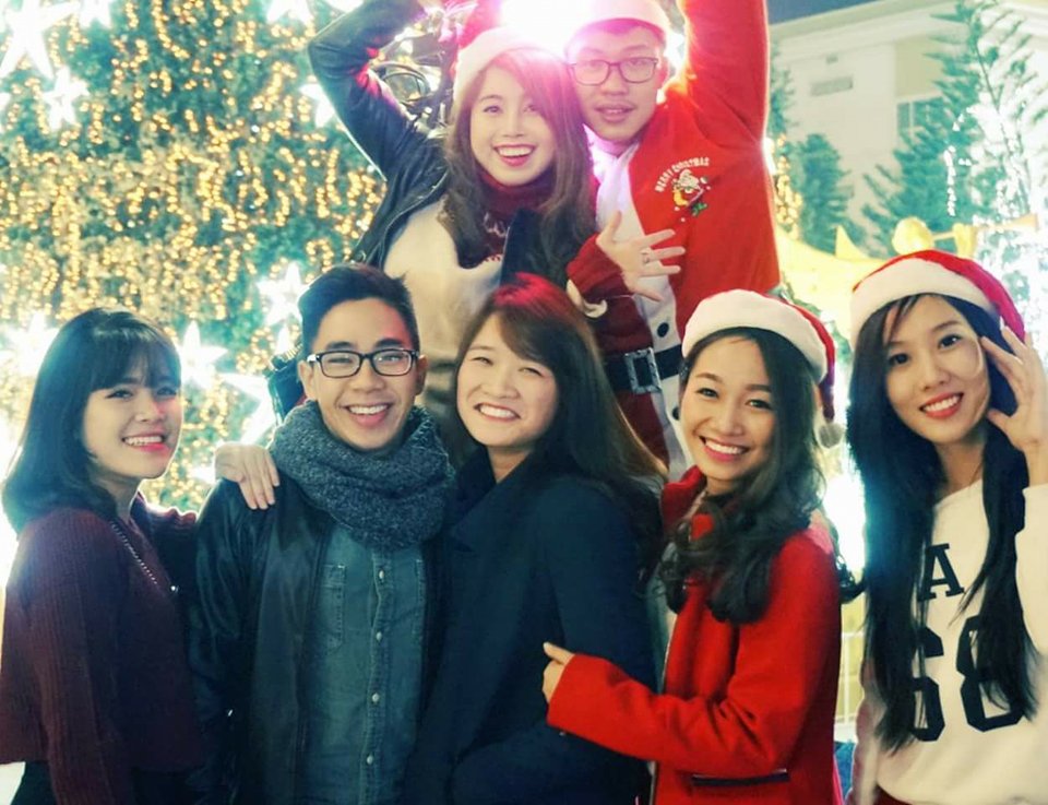 &lsquo;Ch&aacute;y&rsquo; dịch vụ &ocirc;ng gi&agrave; Noel tặng qu&agrave; 
