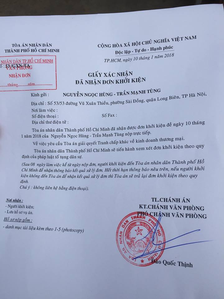  Vừa qua, Luật sư Nguyễn Ngọc Hùng và Luật sư Trần Mạnh Tùng (thuộc Văn phòng Luật sư Kết nối) đã gửi đơn kiện Apple về việc nhà sản xuất này làm chậm iPhone khi cập nhật phần mềm mới. .