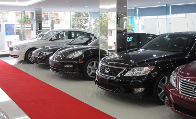Tuần cận Tết, chỉ c&oacute; 10 chiếc xe &ocirc;t&ocirc; nguy&ecirc;n chiếc 9 chỗ ngồi được nhập khẩu v&agrave;o Việt Nam 