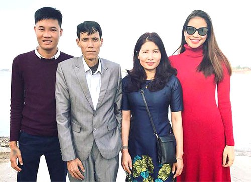 Phạm Hương: 'T&ocirc;i hối hận khi chưa một lần đưa bố du xu&acirc;n'