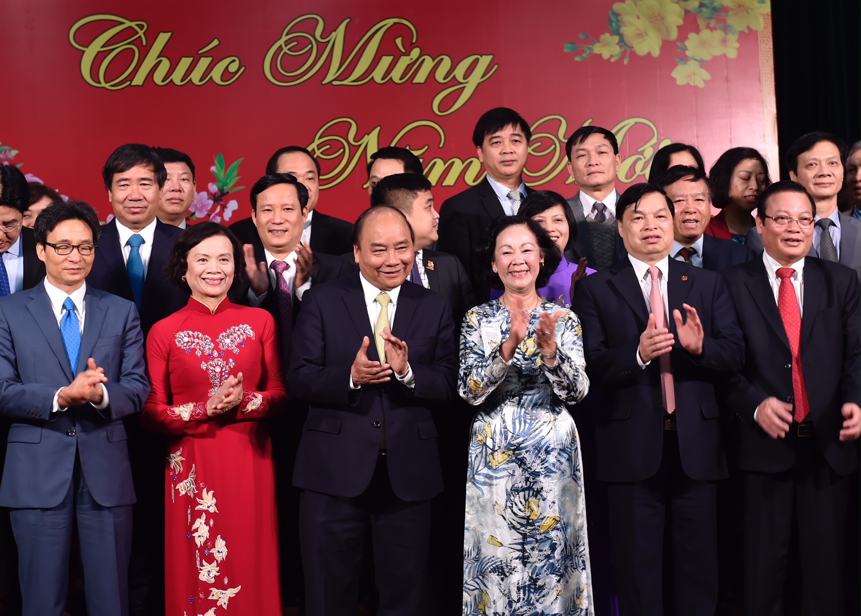 Thủ tướng gặp mặt c&aacute;n bộ, c&ocirc;ng chức, vi&ecirc;n chức, người 13Win18 cá cược thể thao một số cơ quan Đảng