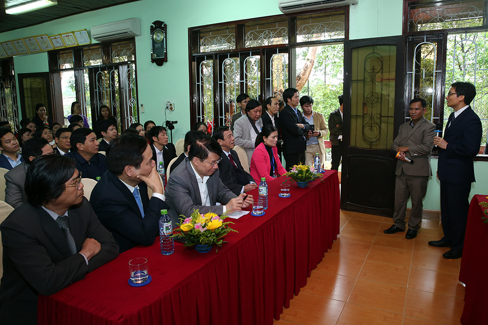 Ph&oacute; Thủ tướng Vũ Đức Đam thăm một số cơ sở y tế miền n&uacute;i Quảng Trị