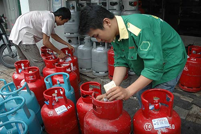 Gi&aacute; gas tiếp tục đồng loạt giảm 13.000 đồng/b&igrave;nh