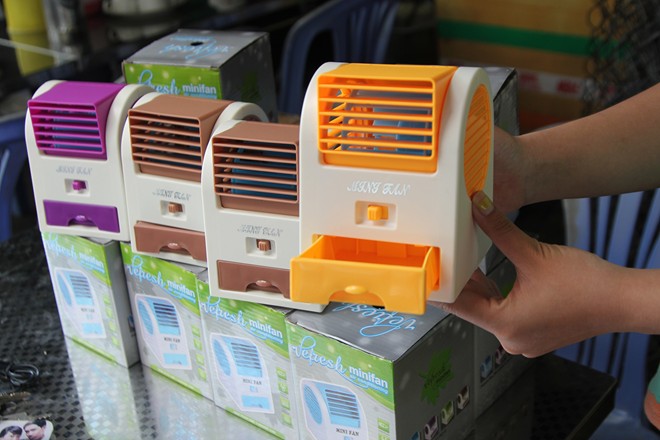 Quạt thổi đ&aacute; mini được dự b&aacute;o tiếp tục l&agrave; sản phẩm &lsquo;hot&rsquo; m&ugrave;a h&egrave; 2018, người d&ugrave;ng c&oacute; n&ecirc;n mua?