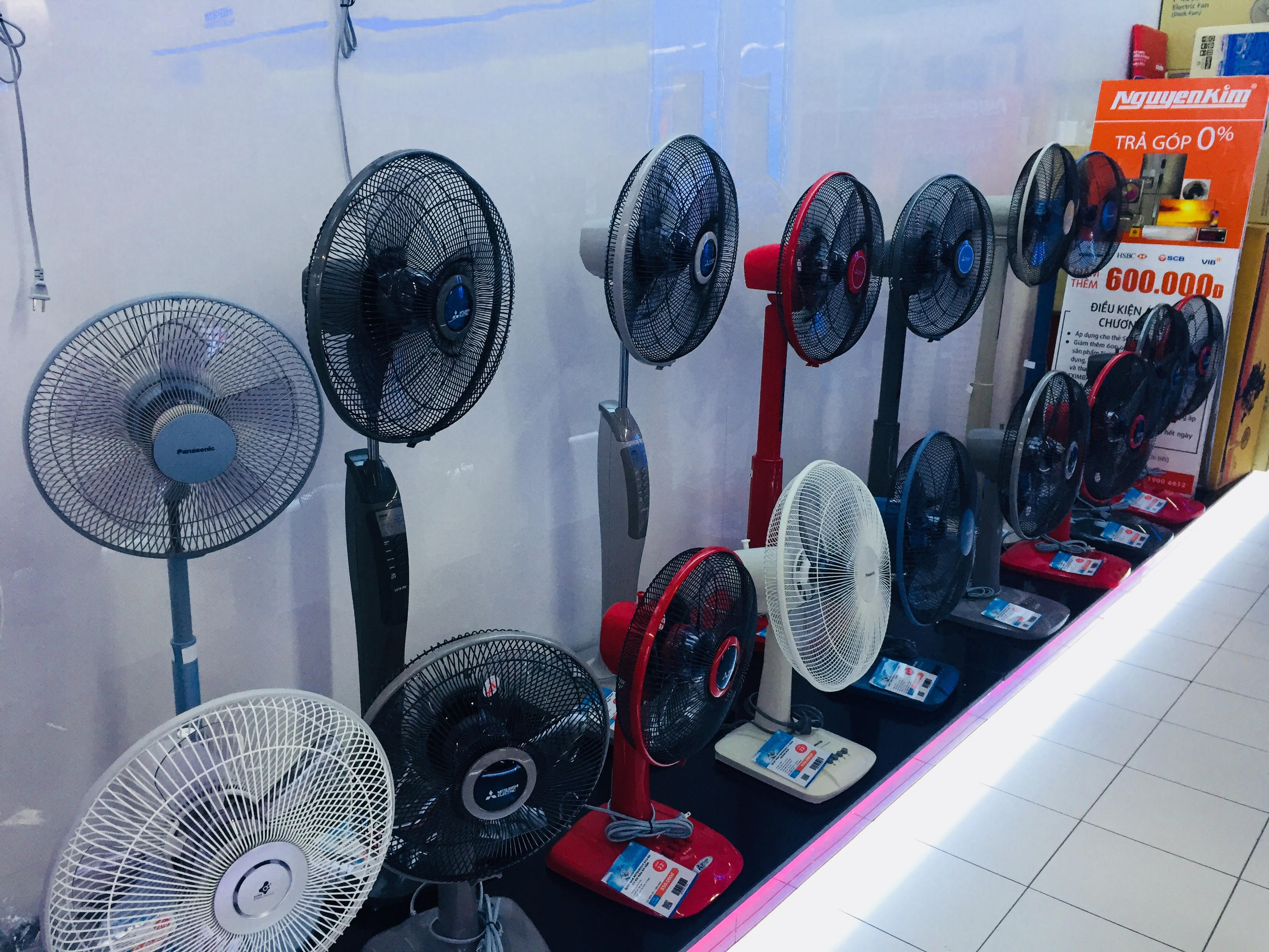 Điểm mặt 3 loại quạt gi&aacute; b&igrave;nh d&acirc;n kh&ocirc;ng thể thiếu m&ugrave;a h&egrave;