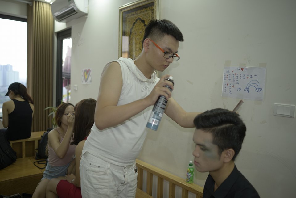 Chuy&ecirc;n gia b&agrave;y c&aacute;c makeup &lsquo;chuẩn kh&ocirc;ng cần chỉnh&rsquo; theo tr&agrave;o lưu son m&ocirc;i lấp l&aacute;nh 