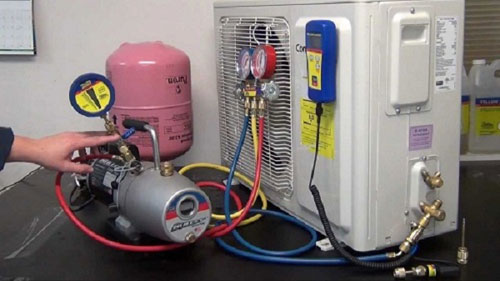 Người d&ugrave;ng cần biết điều n&agrave;y khi nạp gas điều h&ograve;a để tr&aacute;nh bị thợ &lsquo;chặt ch&eacute;m&rsquo;