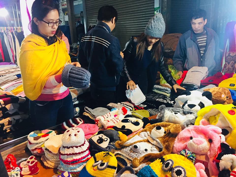 C&oacute; gi&aacute; chưa đến 20.000 đồng, những m&oacute;n h&agrave;ng n&agrave;y gi&uacute;p người Đ&agrave; Lạt kiếm bội tiền tại chợ đ&ecirc;m