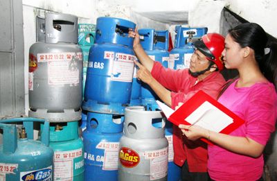 Gi&aacute; gas th&aacute;ng 5 bất ngờ tăng mạnh 