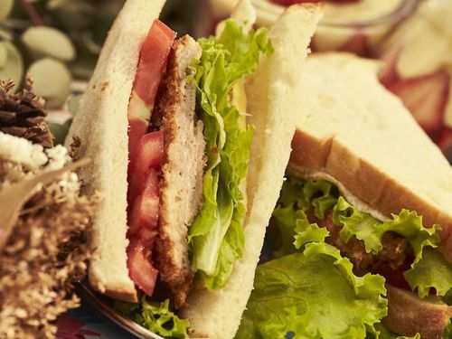Bắt kịp tr&agrave;o lưu &lsquo;Chạy ngay đi&rsquo;của Sơn T&ugrave;ng &ndash;MTP nhiều thương hiệu khuyến m&atilde;i lớn