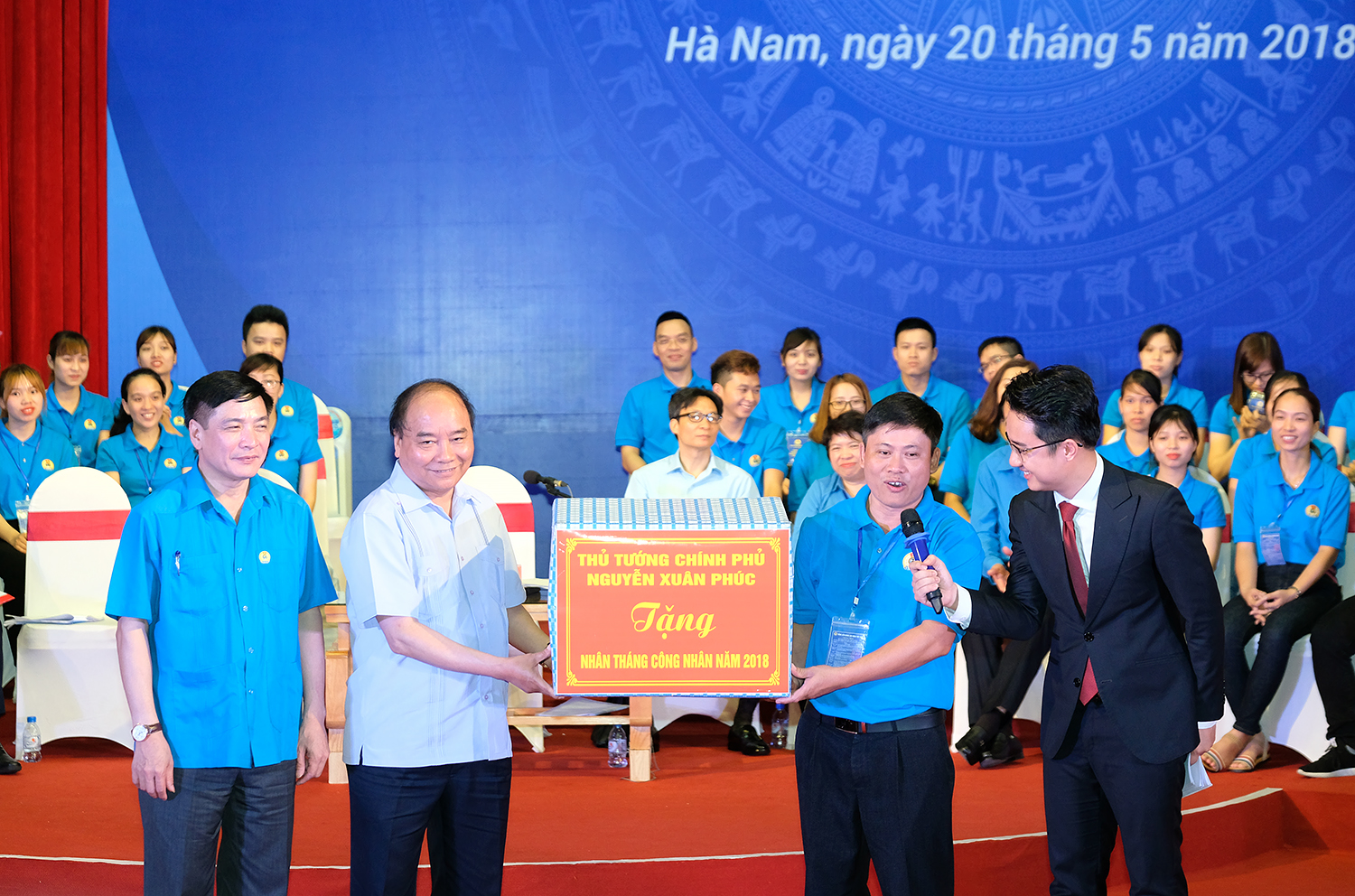 Thủ tướng: Th&agrave;nh c&ocirc;ng của Đăng Ký 13Winvn Com Chính Thức kh&ocirc;ng thể kh&ocirc;ng c&oacute; vai tr&ograve; của c&ocirc;ng nh&acirc;n